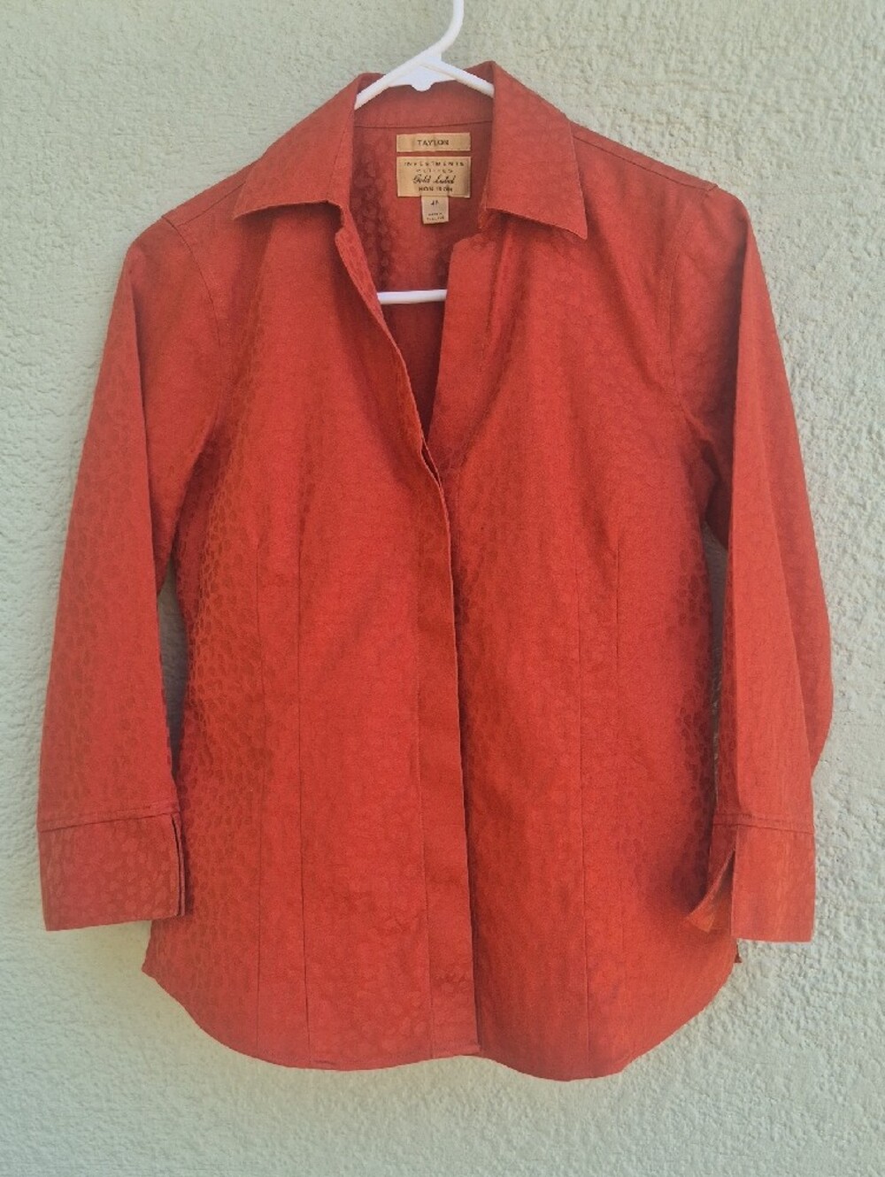 Investments GOLD LABEL Petite Ladies "Taylor" Coral Y-Neck Top/Leopard-Print